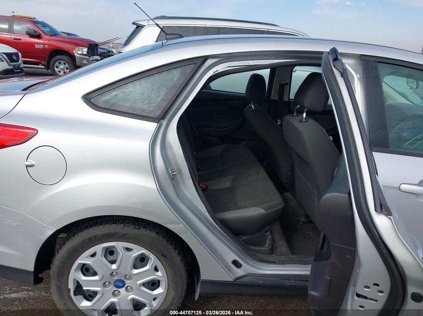 1FAHP3F24CL201580 2012 Ford Focus 2.0 Se silver