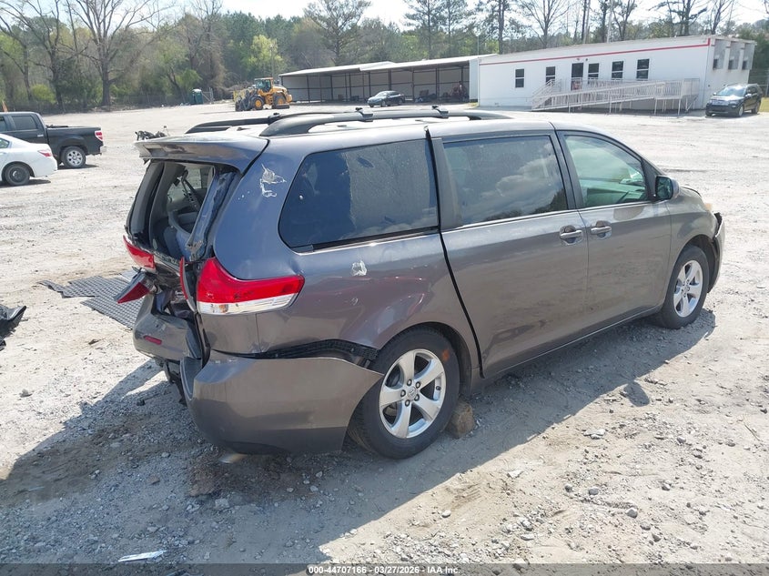 2013 Toyota Sienna Le V6 8 Passenger