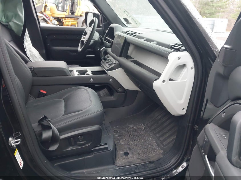 2025 Land Rover Defender 110 P300