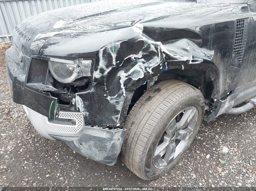2025 Land Rover Defender 110 P300 VIN: SALEJ7EX5S2391387 Lot: 44707224