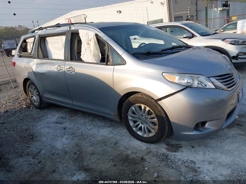 2017 Toyota Sienna Xle Premium 8 Passenger