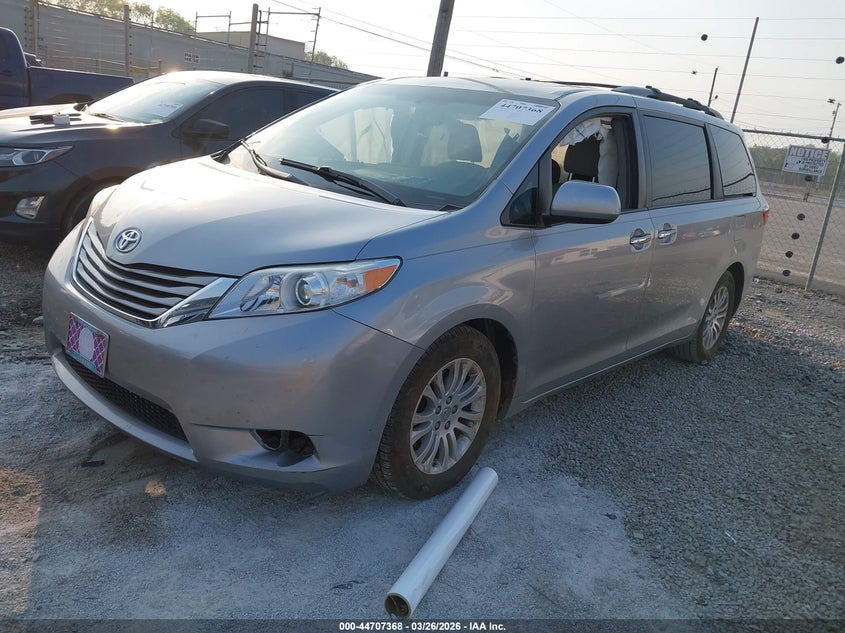 2017 Toyota Sienna Xle Premium 8 Passenger