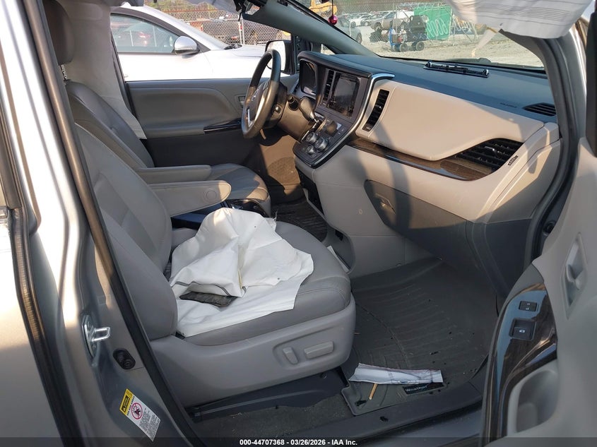 2017 Toyota Sienna Xle Premium 8 Passenger