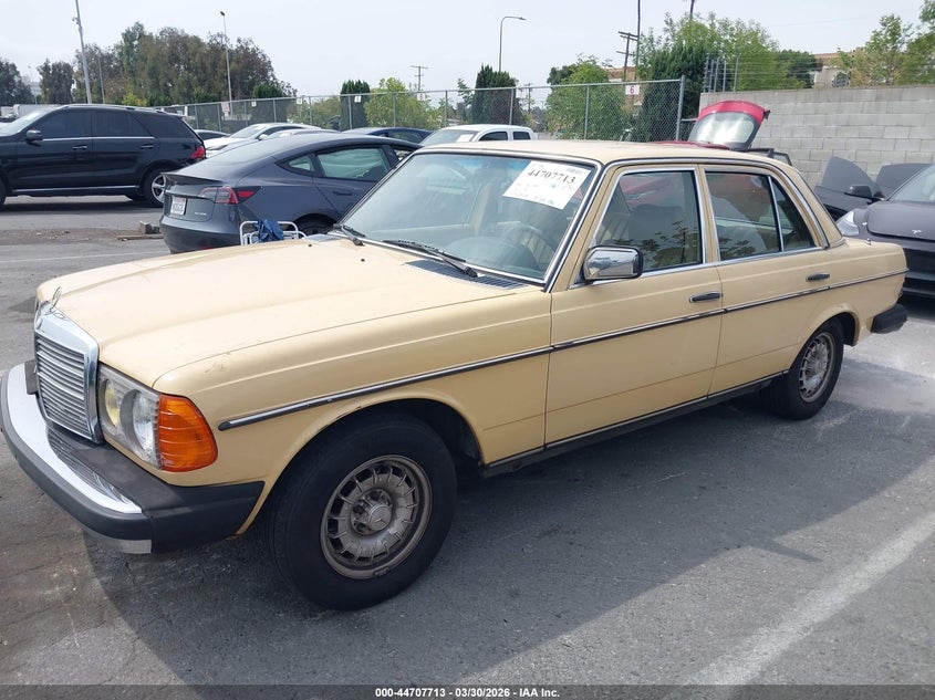 1981 MERCEDES-BENZ 300 auction photo 2
