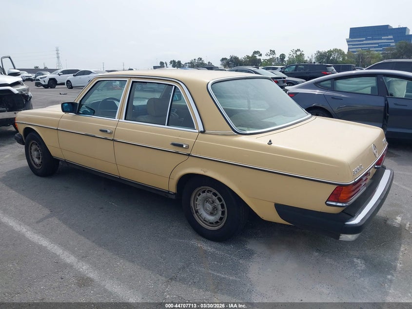1981 MERCEDES-BENZ 300 auction photo 3
