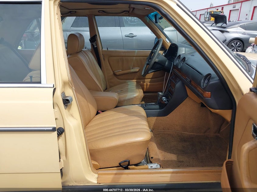1981 MERCEDES-BENZ 300 auction photo 5