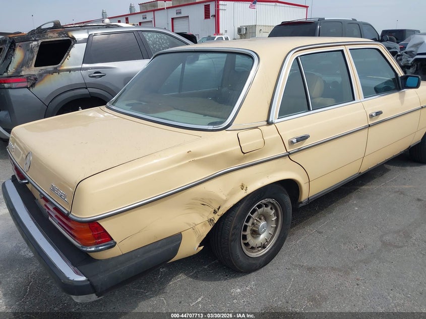 1981 MERCEDES-BENZ 300 auction photo 6