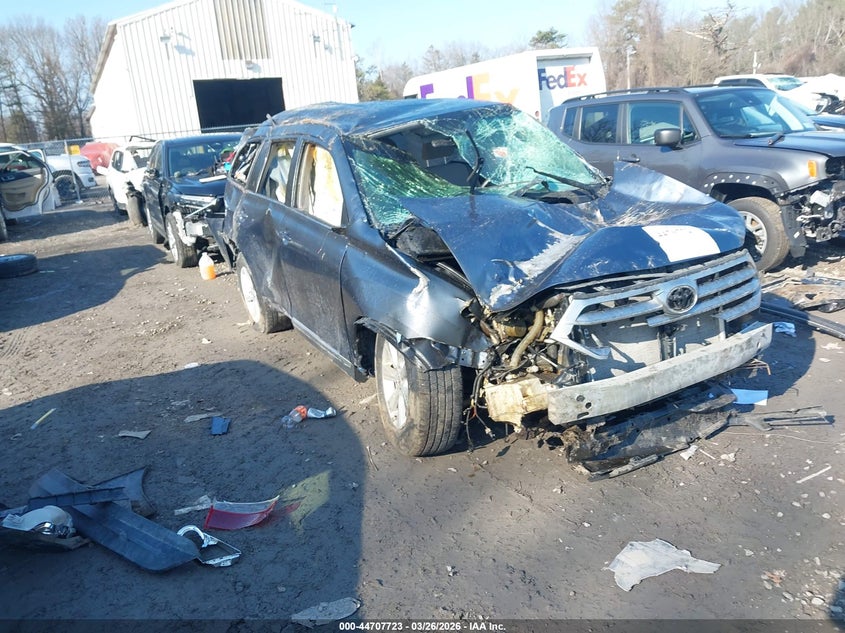 2013 TOYOTA HIGHLANDER BASE V6