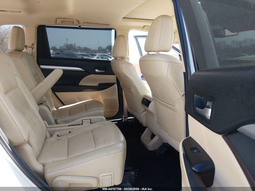 2015 TOYOTA HIGHLANDER auction photo 8