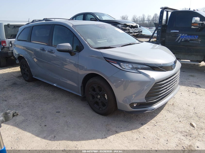 2025 Toyota Sienna Woodland Edition