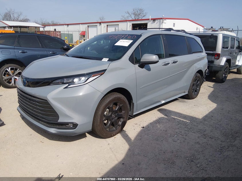2025 Toyota Sienna Woodland Edition