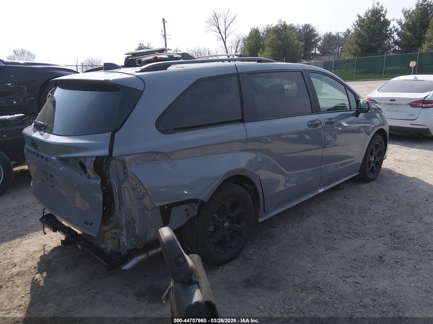 2025 Toyota Sienna Woodland Edition