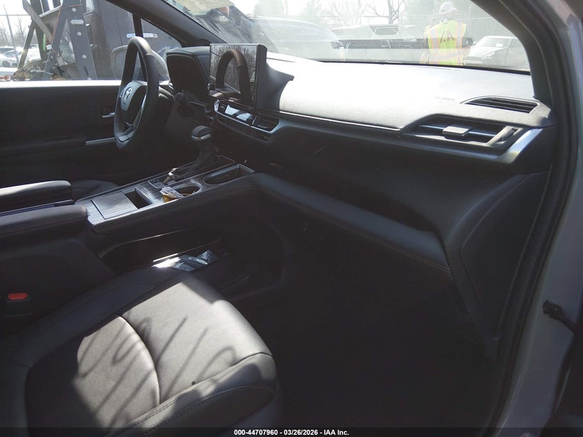 2025 Toyota Sienna Woodland Edition