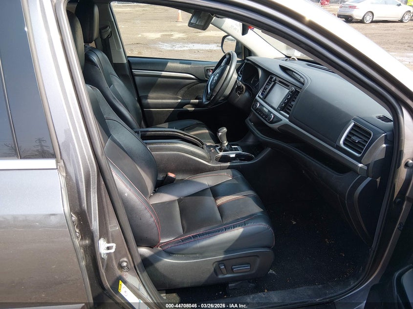 2019 Toyota Highlander Se