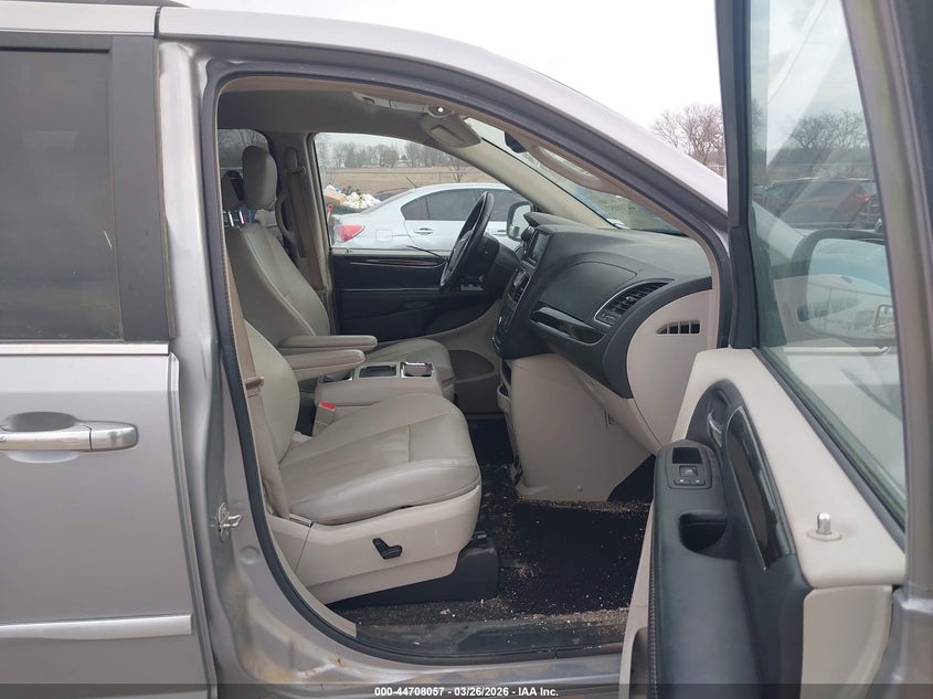 2015 Chrysler Town & Country Touring-L