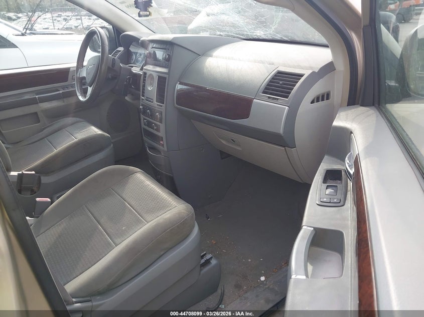 2010 Chrysler Town & Country Touring