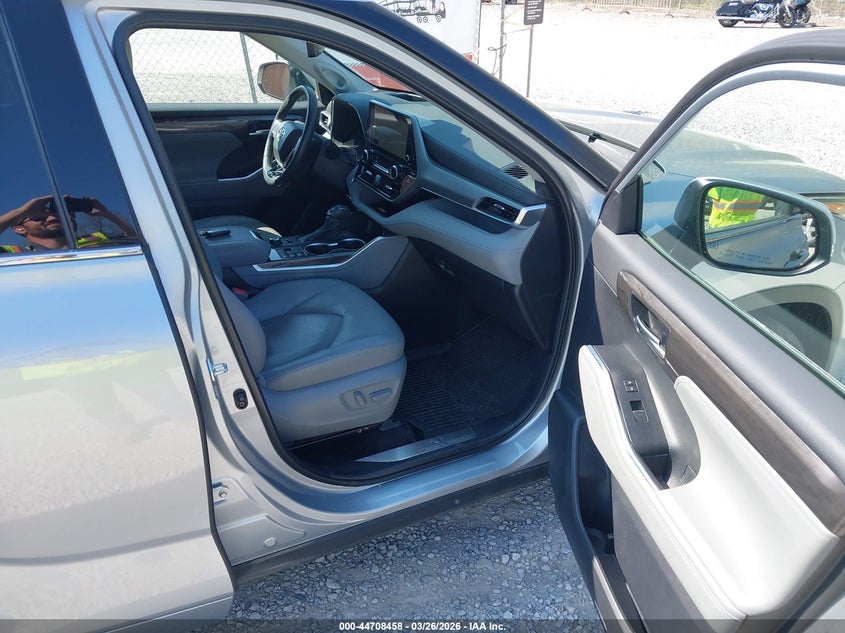 2024 Toyota Highlander Platinum