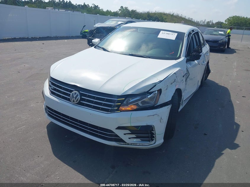 2017 Volkswagen Passat 1.8T R-Line
