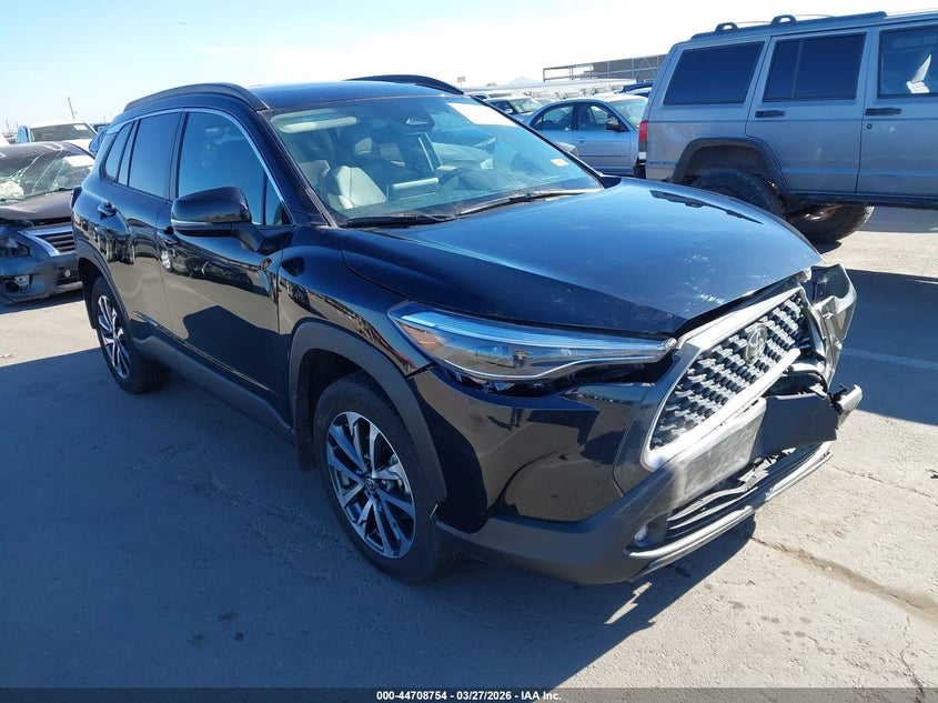 2024 TOYOTA COROLLA CROSS XLE