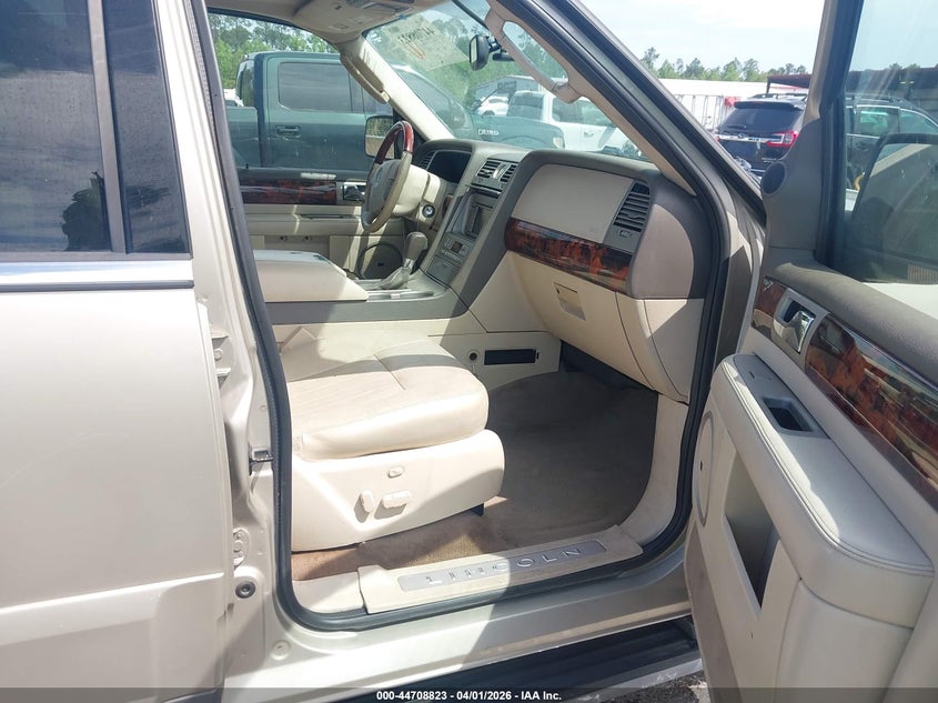 2004 Lincoln Navigator