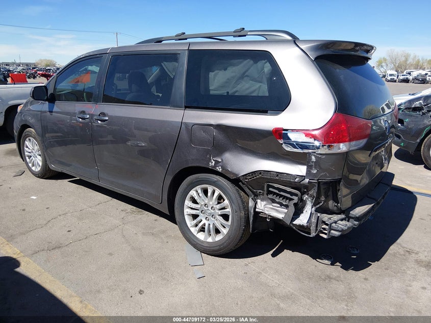 2013 Toyota Sienna Xle V6 8 Passenger