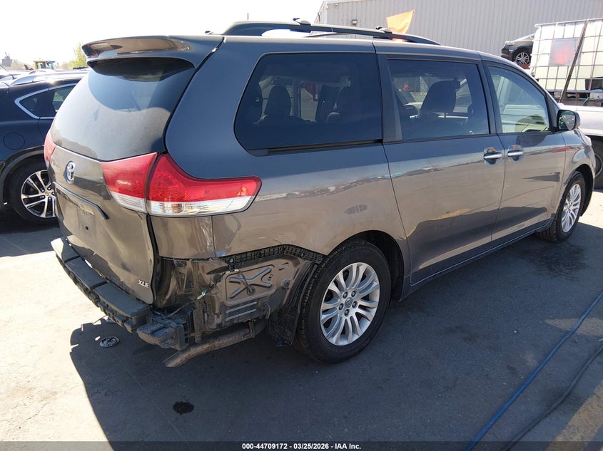 2013 Toyota Sienna Xle V6 8 Passenger