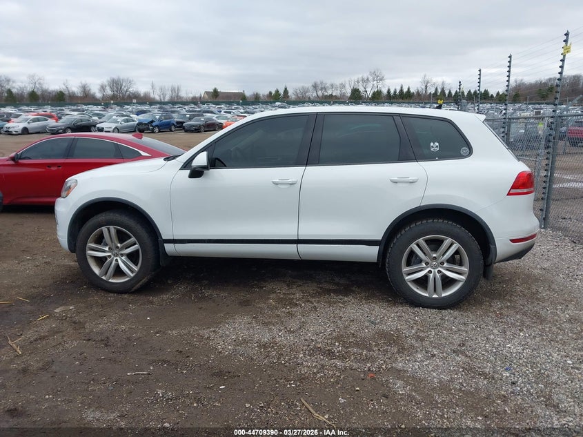 2013 Volkswagen Touareg Tdi Executive VIN: WVGEP9BP5DD006015 Lot: 44709390