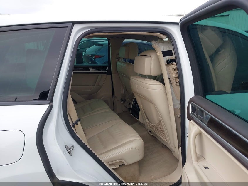 2013 Volkswagen Touareg Tdi Executive VIN: WVGEP9BP5DD006015 Lot: 44709390