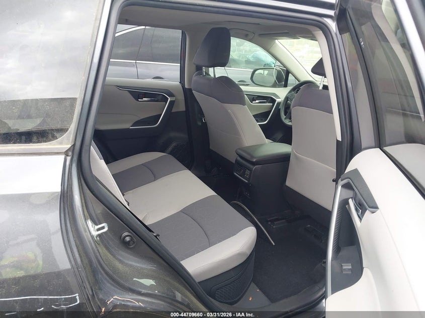 TOYOTA RAV4 HYBRID - zdjęcie 8