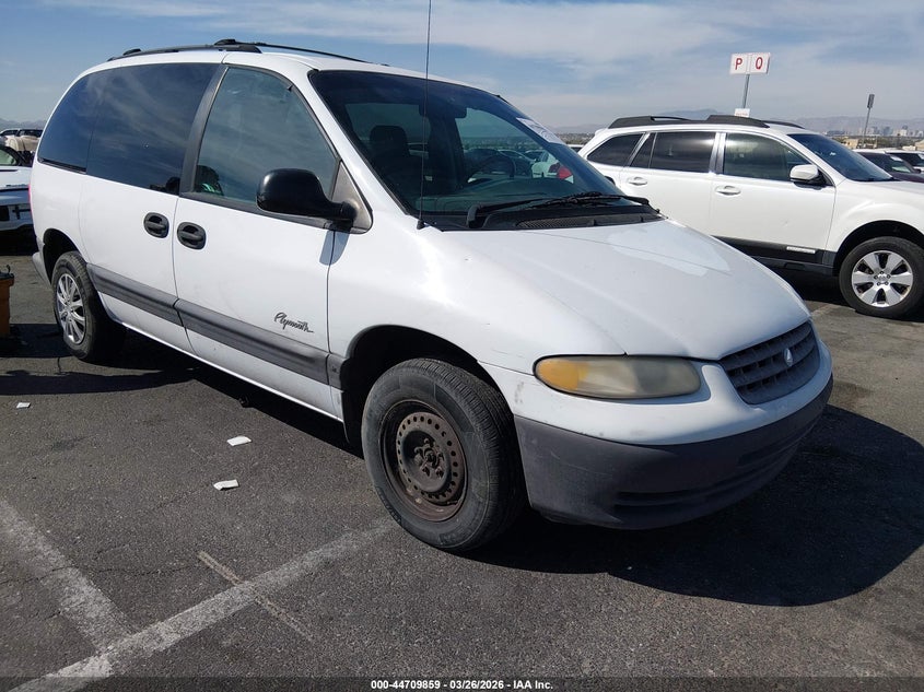 2P4GP4532TR806741 PLYMOUTH VOYAGER Photo 1