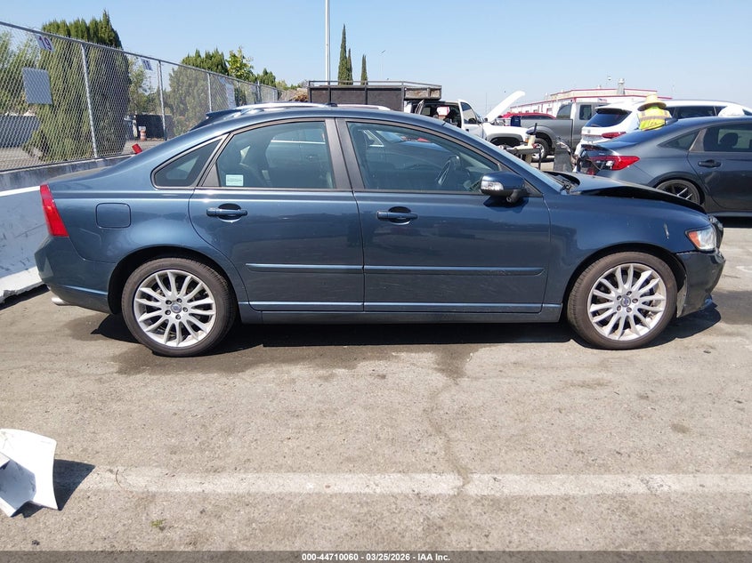 2011 Volvo S40 T5/T5 R-Design VIN: YV1672MS5B2535047 Lot: 44710060