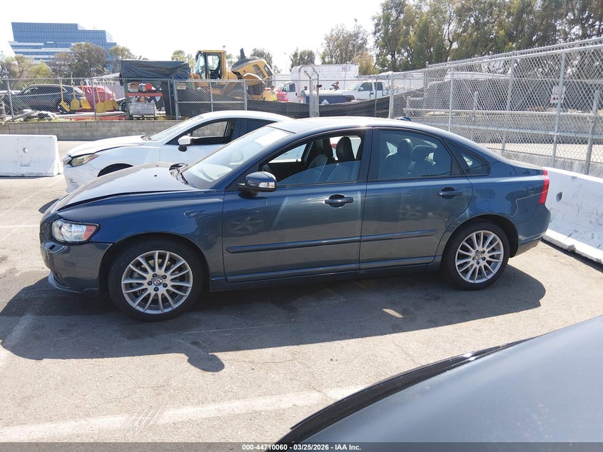 2011 Volvo S40 T5/T5 R-Design VIN: YV1672MS5B2535047 Lot: 44710060