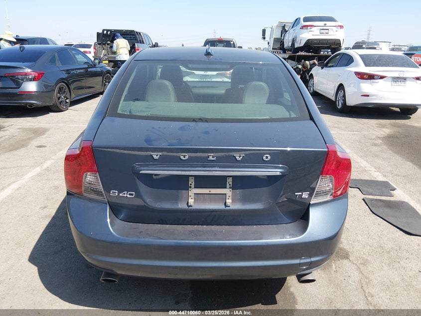 2011 Volvo S40 T5/T5 R-Design VIN: YV1672MS5B2535047 Lot: 44710060