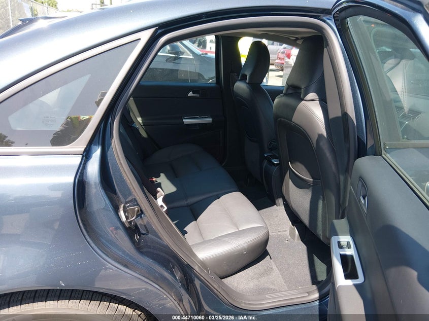 2011 Volvo S40 T5/T5 R-Design VIN: YV1672MS5B2535047 Lot: 44710060