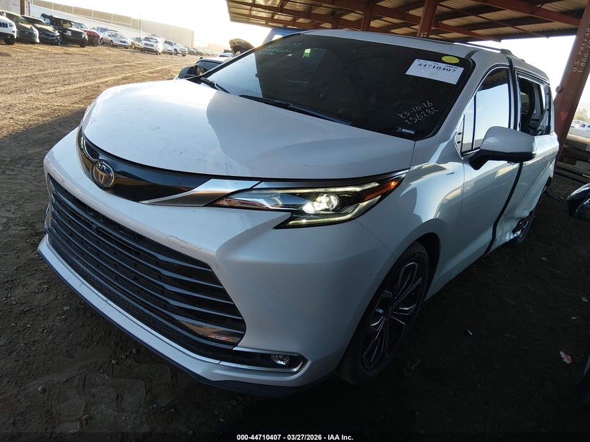 2025 Toyota Sienna Platinum