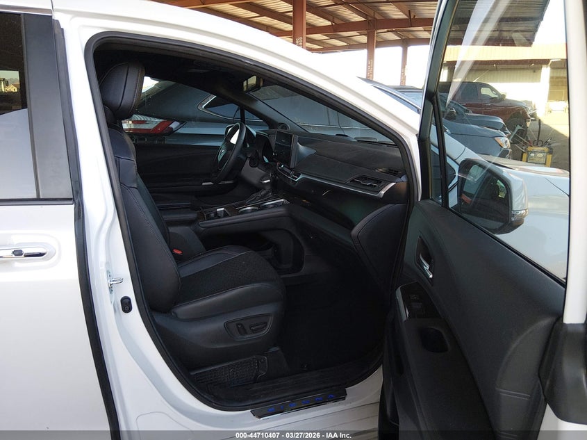 2025 Toyota Sienna Platinum