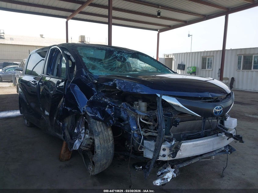 2021 Toyota Sienna Xle