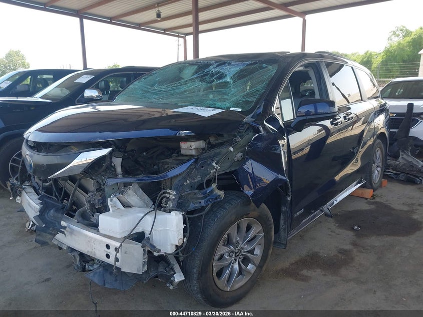 2021 Toyota Sienna Xle