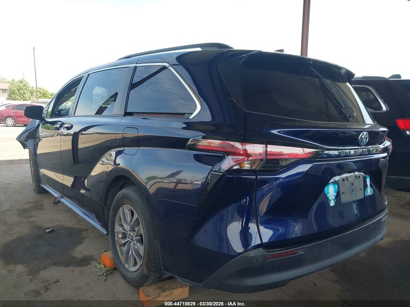 2021 Toyota Sienna Xle