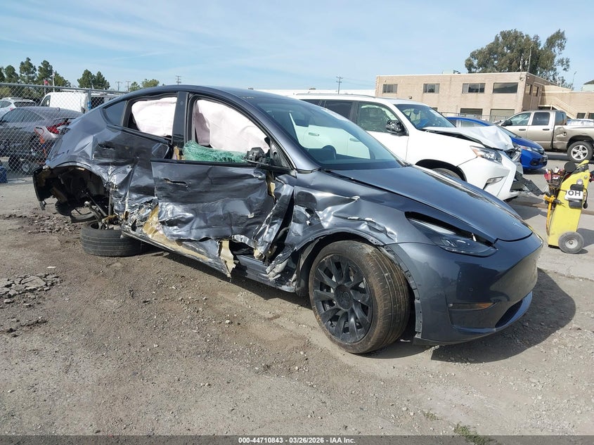 2022 Tesla Model Y Long Range Dual Motor All-Wheel Drive