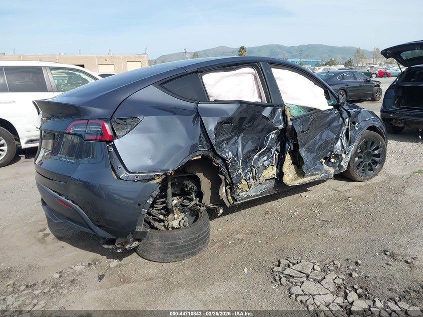 2022 Tesla Model Y Long Range Dual Motor All-Wheel Drive