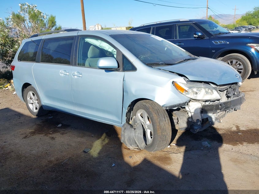 2015 Toyota Sienna Le 8 Passenger