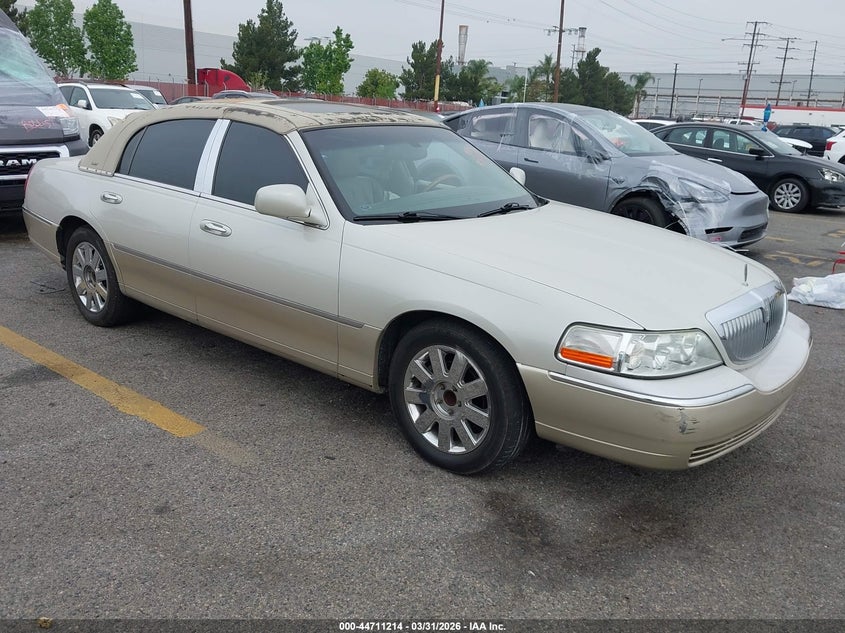 2004 Lincoln Town Car Ultimate