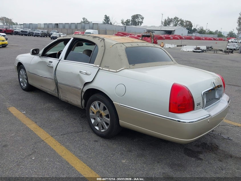 2004 Lincoln Town Car Ultimate