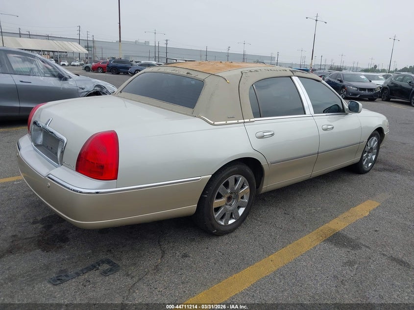 2004 Lincoln Town Car Ultimate