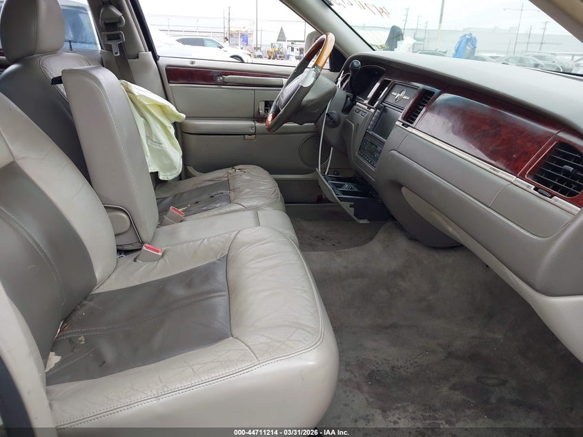 2004 Lincoln Town Car Ultimate