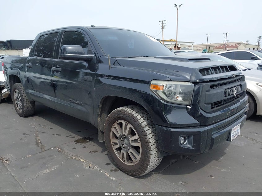 5TFDY5F12JX759006 2018 Toyota Tundra Sr5 5.7L V8 auction photo 1