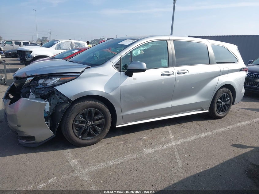 2023 Toyota Sienna Le