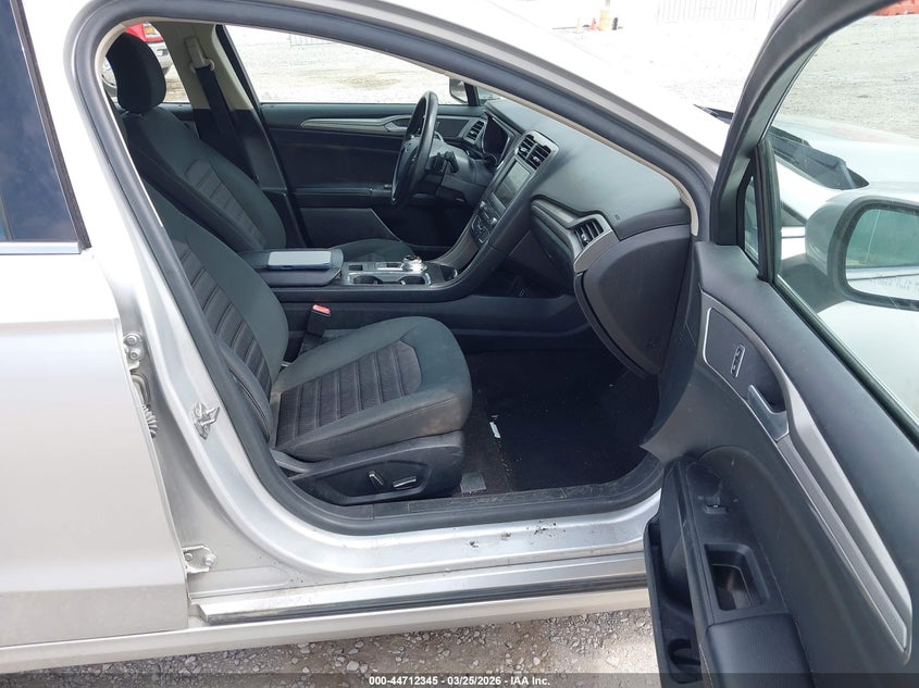 2019 FORD FUSION auction photo 5