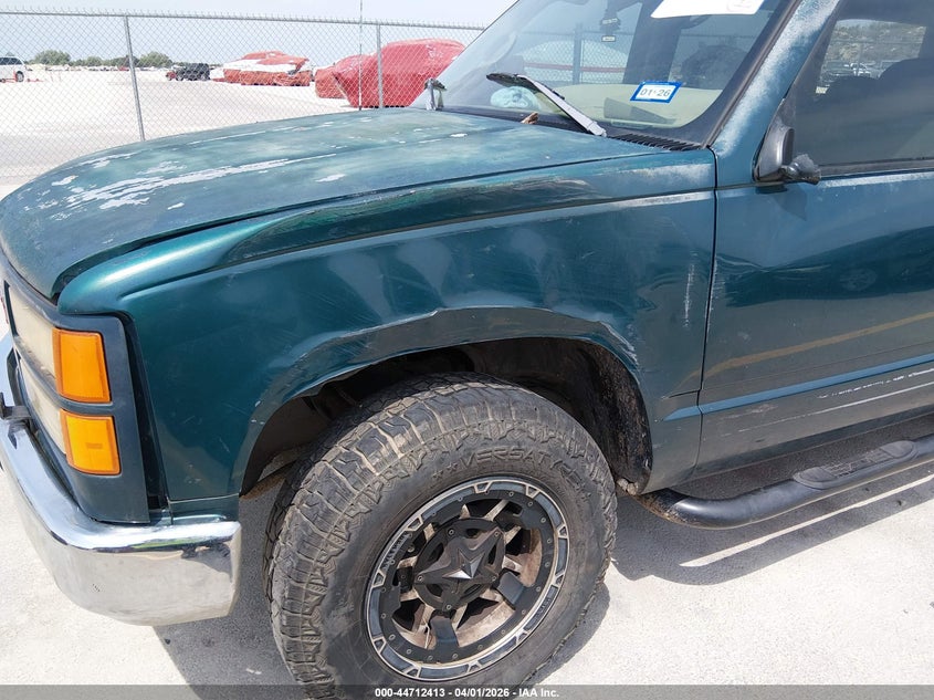 1996 GMC Yukon VIN: 1GKEC13R7TJ730083 Lot: 44712413